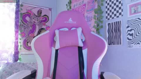 Snapshot of peach69love chatting on May 2026 10:08:02 PM P E A C H online show from May 2026 10:08:02 PM