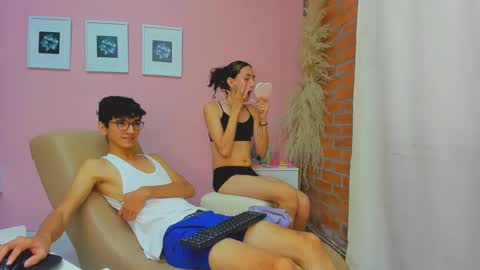 Snapshot of peach_tyron chatting on December 2024 01:00:01 PM peach tyron online show from December 2024 01:00:01 PM