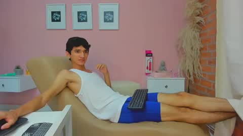 Snapshot of peach_tyron chatting on December 2024 06:34:02 PM peach tyron online show from December 2024 06:34:02 PM