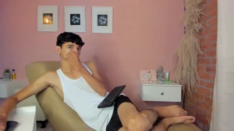 Snapshot of peach_tyron chatting on December 2024 07:33:01 PM peach tyron online show from December 2024 07:33:01 PM