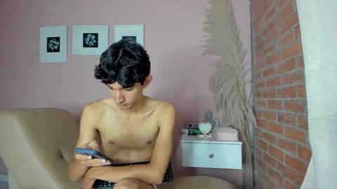 Snapshot of peach_tyron chatting on February 2025 11:06:01 PM peach tyron online show from February 2025 11:06:01 PM