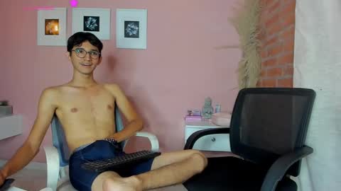 Snapshot of peach_tyron chatting on March 2025 10:52:02 PM peach tyron online show from March 2025 10:52:02 PM