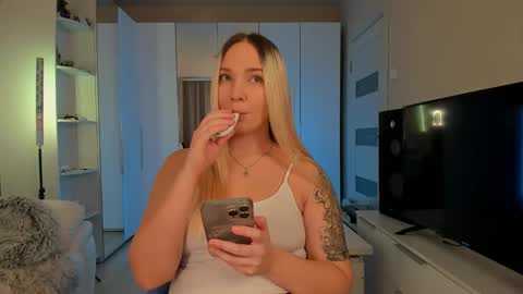 Snapshot of peachju1cy chatting on December 2024 07:52:02 AM peachju1cy online show from December 2024 07:52:02 AM