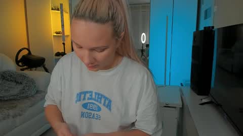 Snapshot of peachju1cy chatting on January 2025 03:04:02 AM peachju1cy online show from January 2025 03:04:02 AM