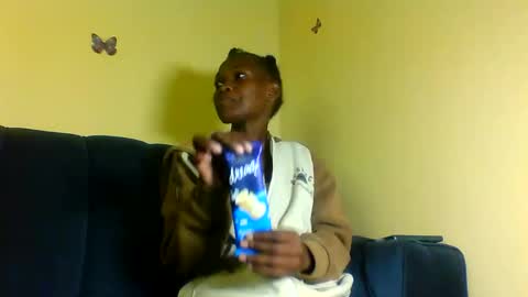 Snapshot of peachy_mummie chatting on December 2025 07:20:02 PM peachie online show from December 2025 07:20:02 PM