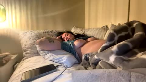 Snapshot of peachyxobsession chatting on April 2026 05:19:02 AM PeachyObsession online show from April 2026 05:19:02 AM