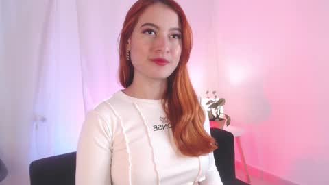 Snapshot of pear__moon chatting on January 2025 10:43:01 PM LILLY online show from January 2025 10:43:01 PM