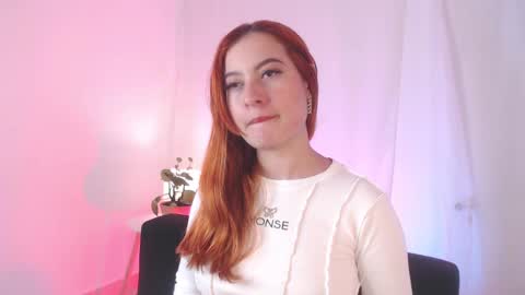 Snapshot of pear__moon chatting on January 2025 01:44:01 AM LILLY online show from January 2025 01:44:01 AM