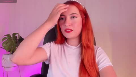 Snapshot of pear__moon chatting on September 2025 11:30:01 PM LILLY online show from September 2025 11:30:01 PM