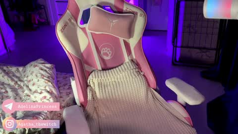 Snapshot of pearlprincess_ chatting on December 2024 12:48:02 AM Adelina online show from December 2024 12:48:02 AM