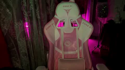 Snapshot of pearlprincess_ chatting on July 2026 12:38:01 AM Adelina online show from July 2026 12:38:01 AM