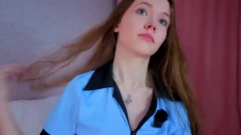 Snapshot of pearly_peach_ chatting on May 2026 06:04:01 PM pearly_peach_ online show from May 2026 06:04:01 PM