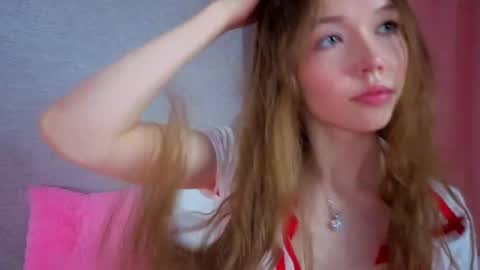 Snapshot of pearly_peach_ chatting on May 2026 06:13:01 PM pearly_peach_ online show from May 2026 06:13:01 PM