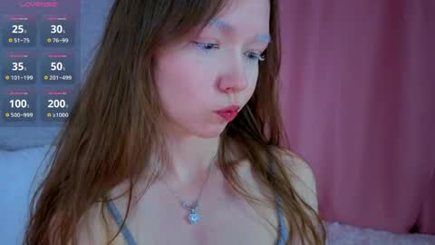Snapshot of pearly_peach_ chatting on June 2026 06:09:01 PM pearly_peach_ online show from June 2026 06:09:01 PM
