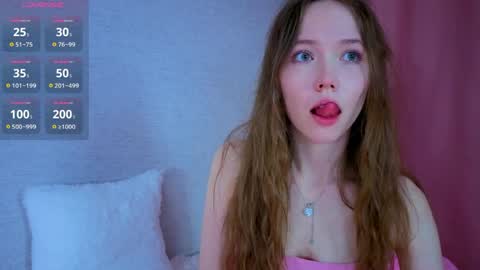 Snapshot of pearly_peach_ chatting on June 2026 06:14:01 PM pearly_peach_ online show from June 2026 06:14:01 PM