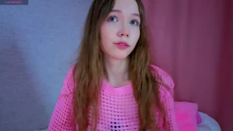 Snapshot of pearly_peach_ chatting on June 2026 06:13:01 PM pearly_peach_ online show from June 2026 06:13:01 PM