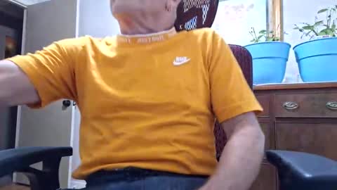 Snapshot of peepingmale chatting on December 2024 04:04:02 PM peepingmale online show from December 2024 04:04:02 PM