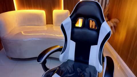 peige_tx online show from January 2026 01:17:02 PM