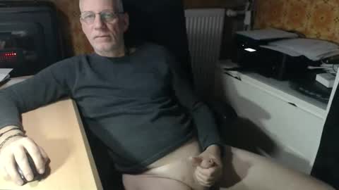 Snapshot of pemue65 chatting on November 2025 06:24:02 AM Pemue65 online show from November 2025 06:24:02 AM