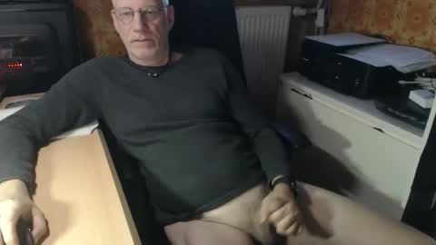 Snapshot of pemue65 chatting on November 2025 06:36:02 AM Pemue65 online show from November 2025 06:36:02 AM