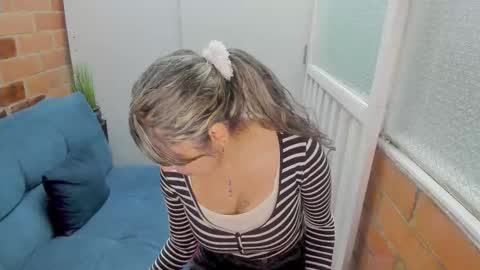 Penelope online show from November 2025 07:02:02 PM