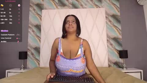 Snapshot of penelopeboobs_ chatting on November 2025 10:54:01 PM online show from November 2025 10:54:01 PM