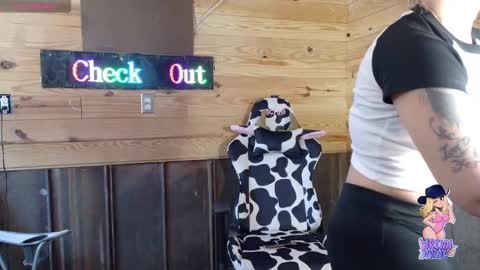 Wrenn Divine online show from January 2025 02:46:01 PM