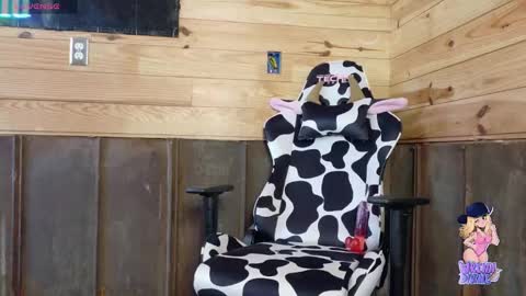 Wrenn Divine online show from January 2025 05:48:01 PM