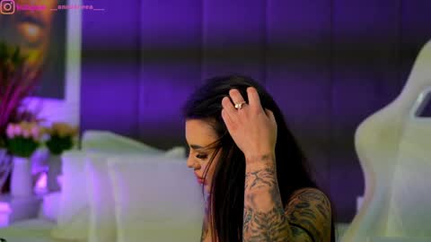 Dee online show from November 2025 03:45:02 PM