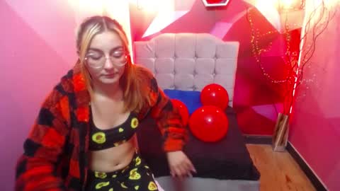 PERLA RED online show from February 2025 03:27:01 PM