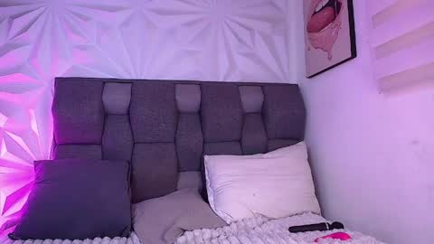 Snapshot of perlaa_moon_ chatting on April 2026 06:42:01 PM PERLA online show from April 2026 06:42:01 PM