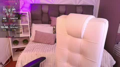 Snapshot of perlaa_moon_ chatting on May 2026 06:45:02 PM PERLA online show from May 2026 06:45:02 PM