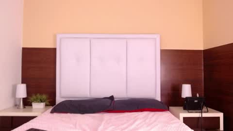 Persefone  online show from April 2026 04:54:01 AM