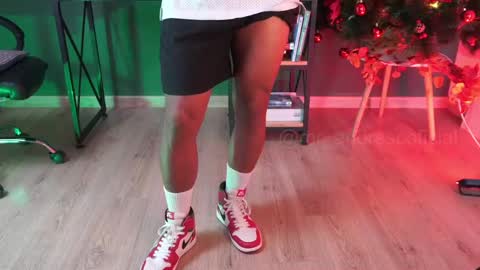 andres    online show from December 2024 05:25:01 PM