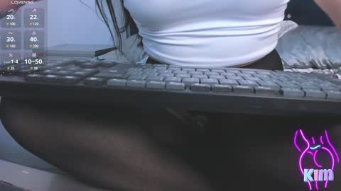 Snapshot of pervert_pantyhose chatting on January 2025 01:14:02 PM Kimberly online show from January 2025 01:14:02 PM