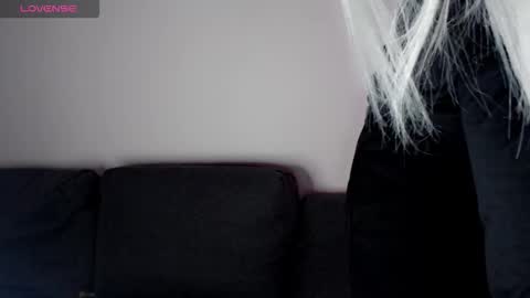 Isabella online show from November 2025 12:38:02 PM