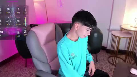 Snapshot of peter_chase chatting on December 2025 06:03:01 PM Peter online show from December 2025 06:03:01 PM