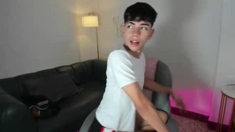 Snapshot of peter_chase chatting on December 2025 05:20:01 PM Peter online show from December 2025 05:20:01 PM