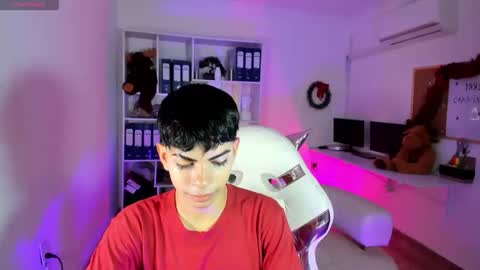 Snapshot of peter_chase chatting on December 2025 02:35:01 PM Peter online show from December 2025 02:35:01 PM