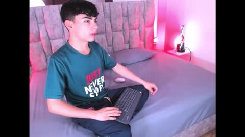 Snapshot of peter_chase chatting on February 2026 06:00:02 PM Peter online show from February 2026 06:00:02 PM