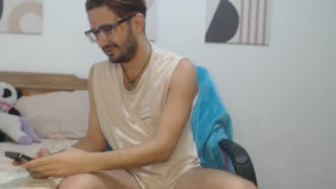 Snapshot of peter_x_annaud chatting on November 2025 11:07:01 AM FELIPE online show from November 2025 11:07:01 AM