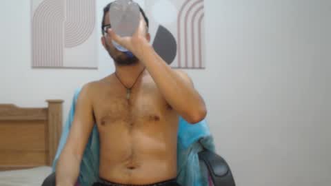 Snapshot of peter_x_annaud chatting on November 2025 12:49:01 PM FELIPE online show from November 2025 12:49:01 PM