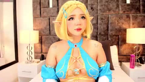 Snapshot of petit_rosseowo chatting on February 2025 08:00:01 PM Im Rosse but u can call me Rossie or Rosita . online show from February 2025 08:00:01 PM