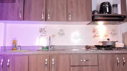 Snapshot of petit_rosseowo chatting on November 2025 12:22:01 AM Im Rosse but u can call me Rossie or Rosita . online show from November 2025 12:22:01 AM