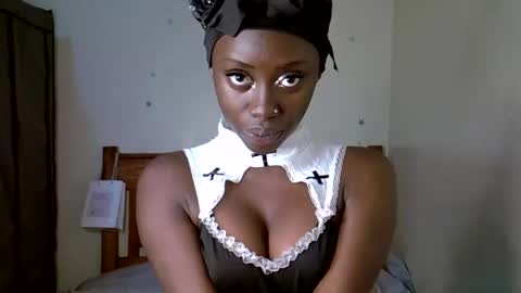 Snapshot of petite_charm chatting on April 2026 10:24:02 PM Charm online show from April 2026 10:24:02 PM