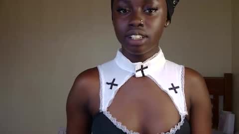 Snapshot of petite_charm chatting on April 2026 07:39:01 AM Charm online show from April 2026 07:39:01 AM