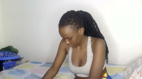Snapshot of petite_desiree chatting on May 2026 09:41:02 PM Desiree online show from May 2026 09:41:02 PM