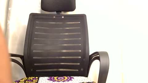 Snapshot of petite_freakette chatting on February 2026 05:56:01 PM Moon online show from February 2026 05:56:01 PM