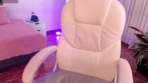 petite_molly_ online show from November 2025 01:22:02 PM