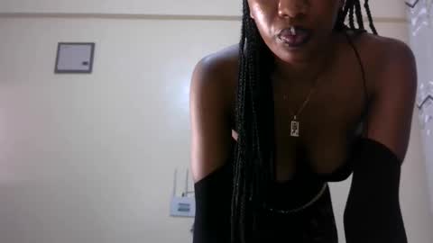 petite_princes online show from March 2025 09:53:01 PM
